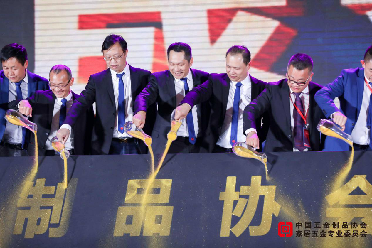 【快報】麻豆传媒国产成人电影集團忝任中國家居五...